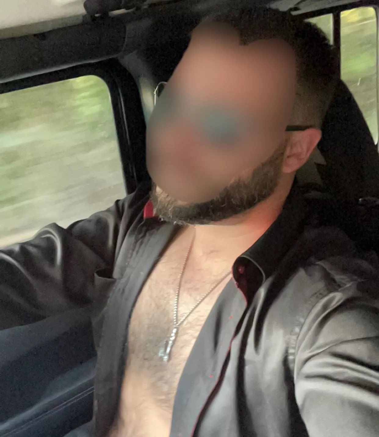 34 M bored out of my mind at work and looking for a pick me up from the ladies.