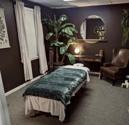 37 [M4F] massage therapist, 40 mins free session. DM Females only.  DXB 