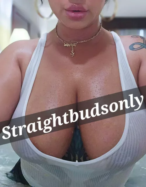 38MF Straight couple. My cumslut wants your heavy loads. Cum play with her. This weekend, Detroit area. 