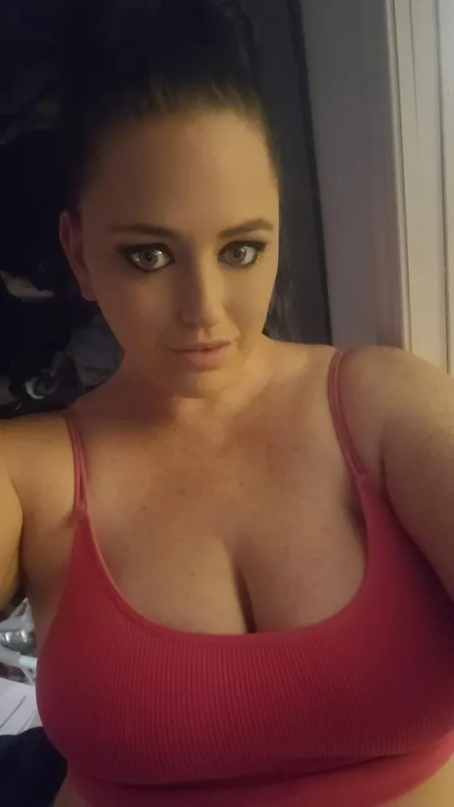 40 years old, 220 pounds and big tits 😝