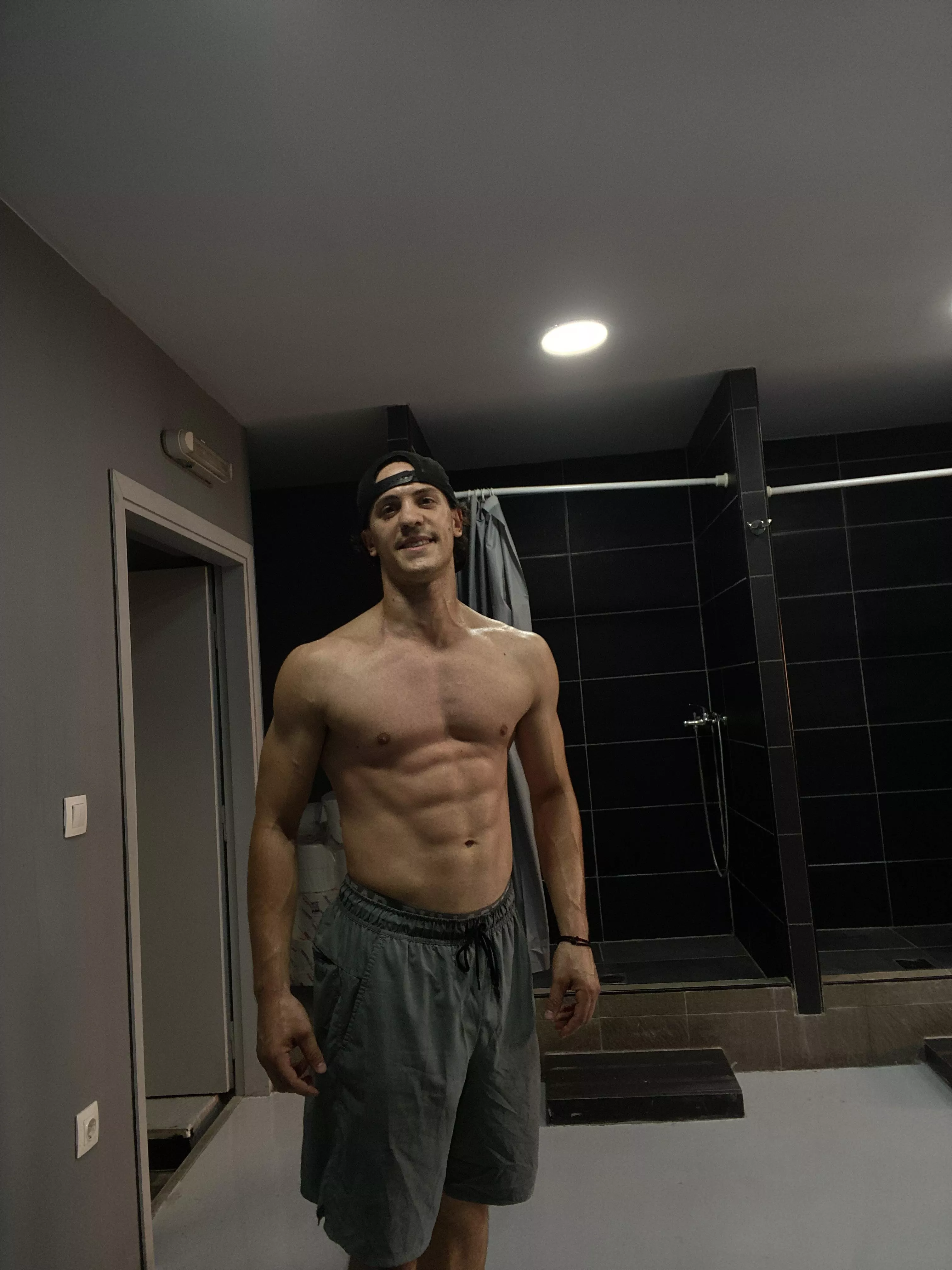 Any sugar mama wants a piece? 