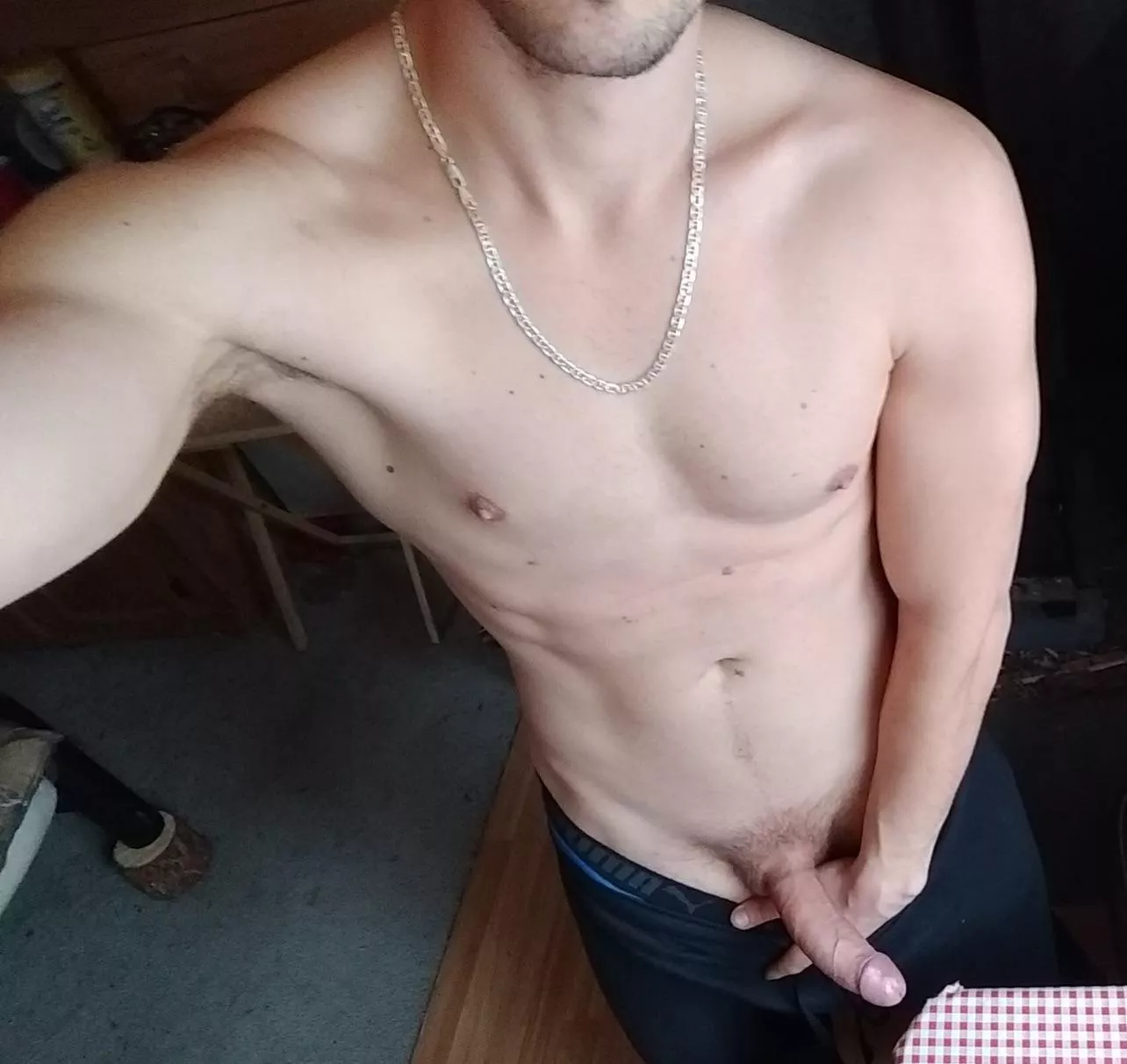 Anyone looking male for male, I’m looking to suck a dick rn 