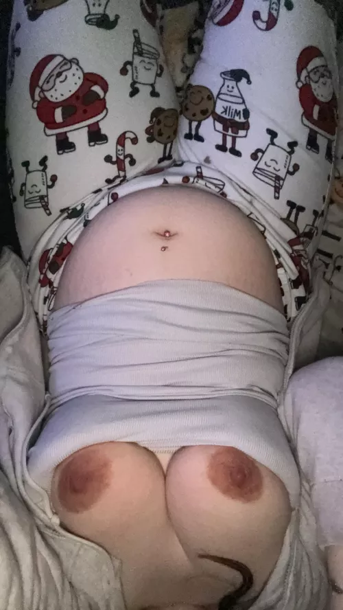 Anyone need their morning wood taken care of?😈