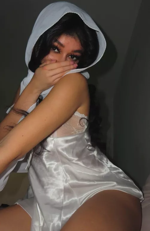 Arab babe gone wild, ready to take on the night!