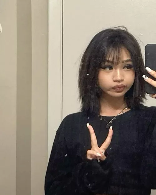 [b4d] hmu sugar daddies, all i have is imessage and discord