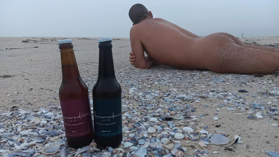 Beer, beach & nudist time 