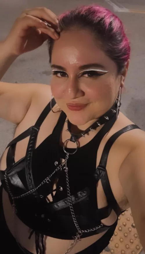 Bow down and worship this alt BBW Latina ❤️‍🔥