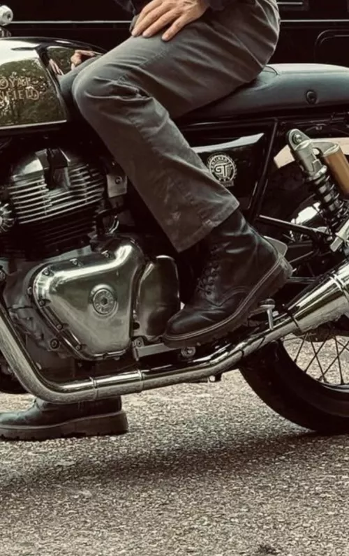 Can Anyone Help Me Identify Jason Statham’s Boots?