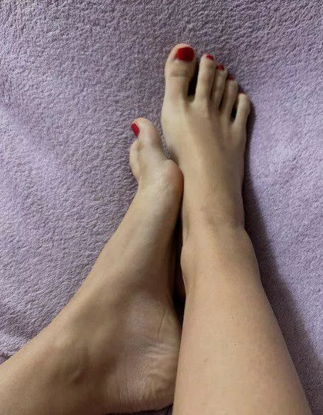 capturing my pale foot