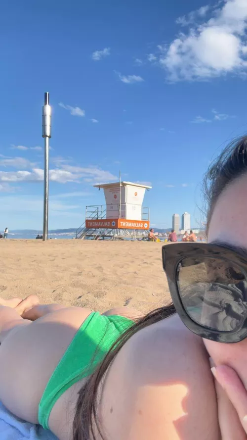 Ceux qui veulent voir mon cul sans ce string, vous n'avez qu'à liker 😏😈