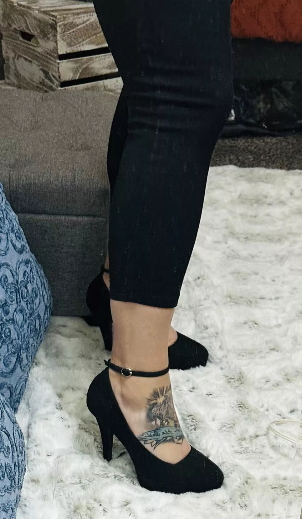 Classic black with ankle straps? 😍