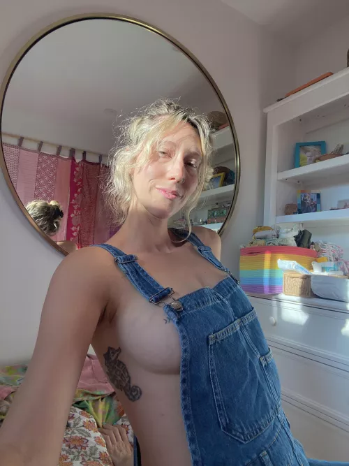 Cleaned my house today in a truly classic housewife way 💁🏼‍♀️