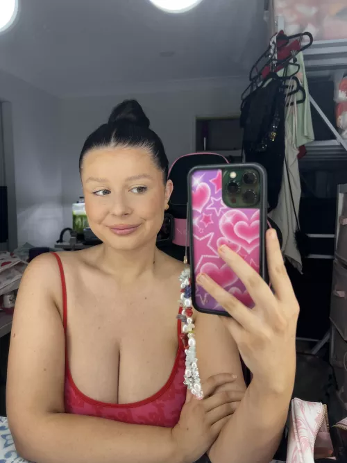 Click on this link to view my Throne. https://throne.me/kiki_isabella