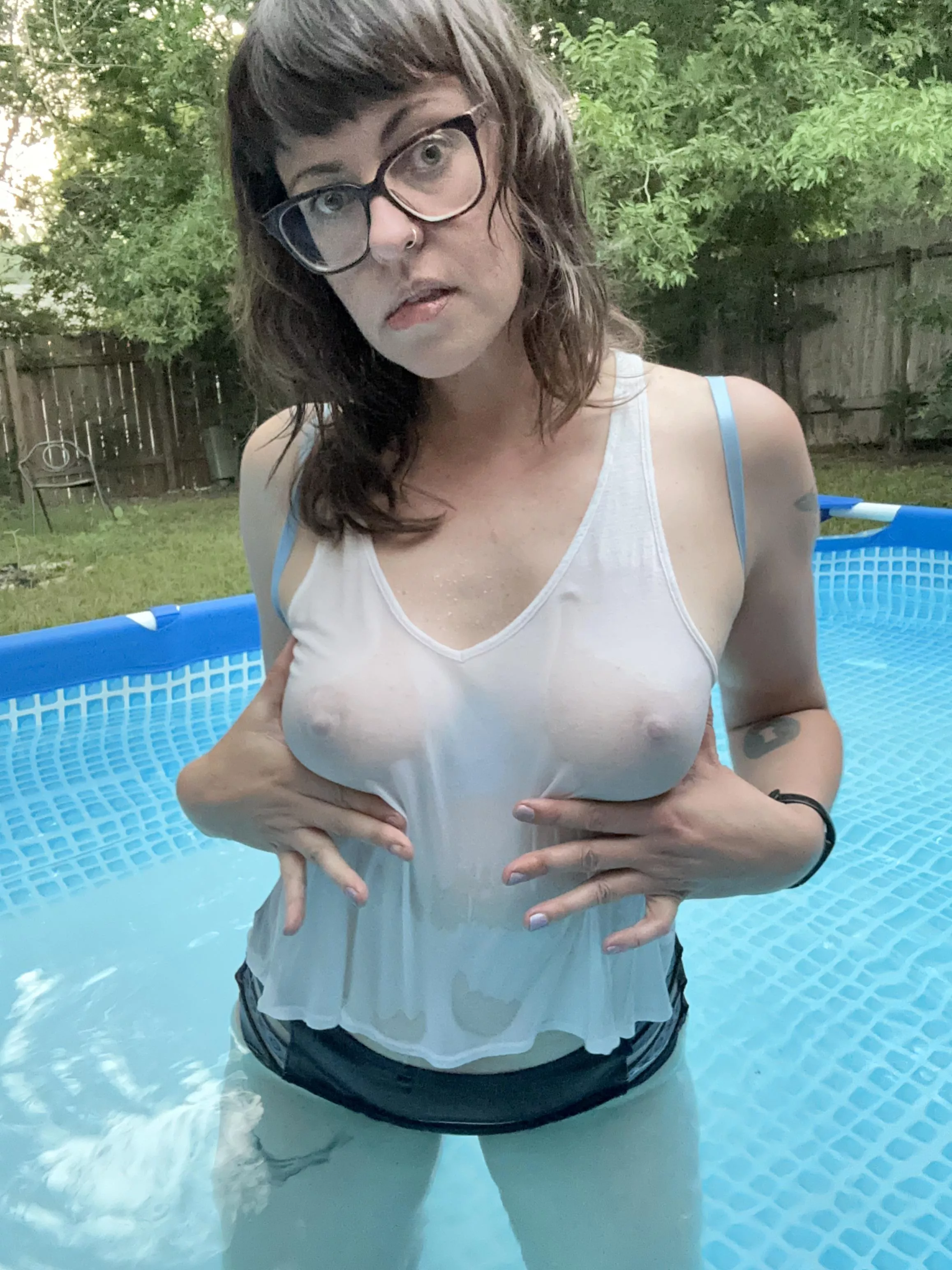 Come to my pool party 