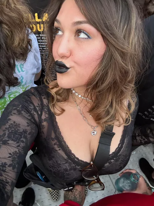 Concert lips. Who do you think I’m seeing?