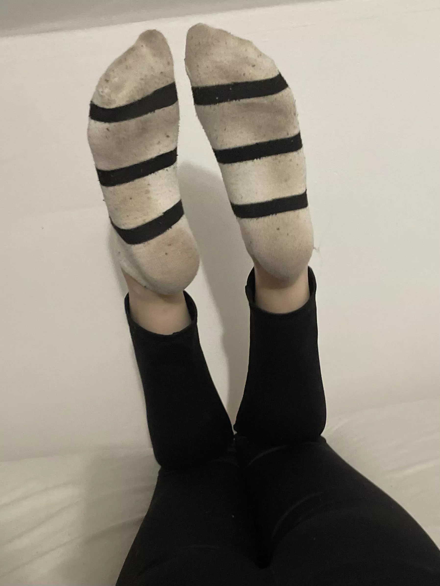 do u want to smell emo girls 1 week wear dirty socks? 