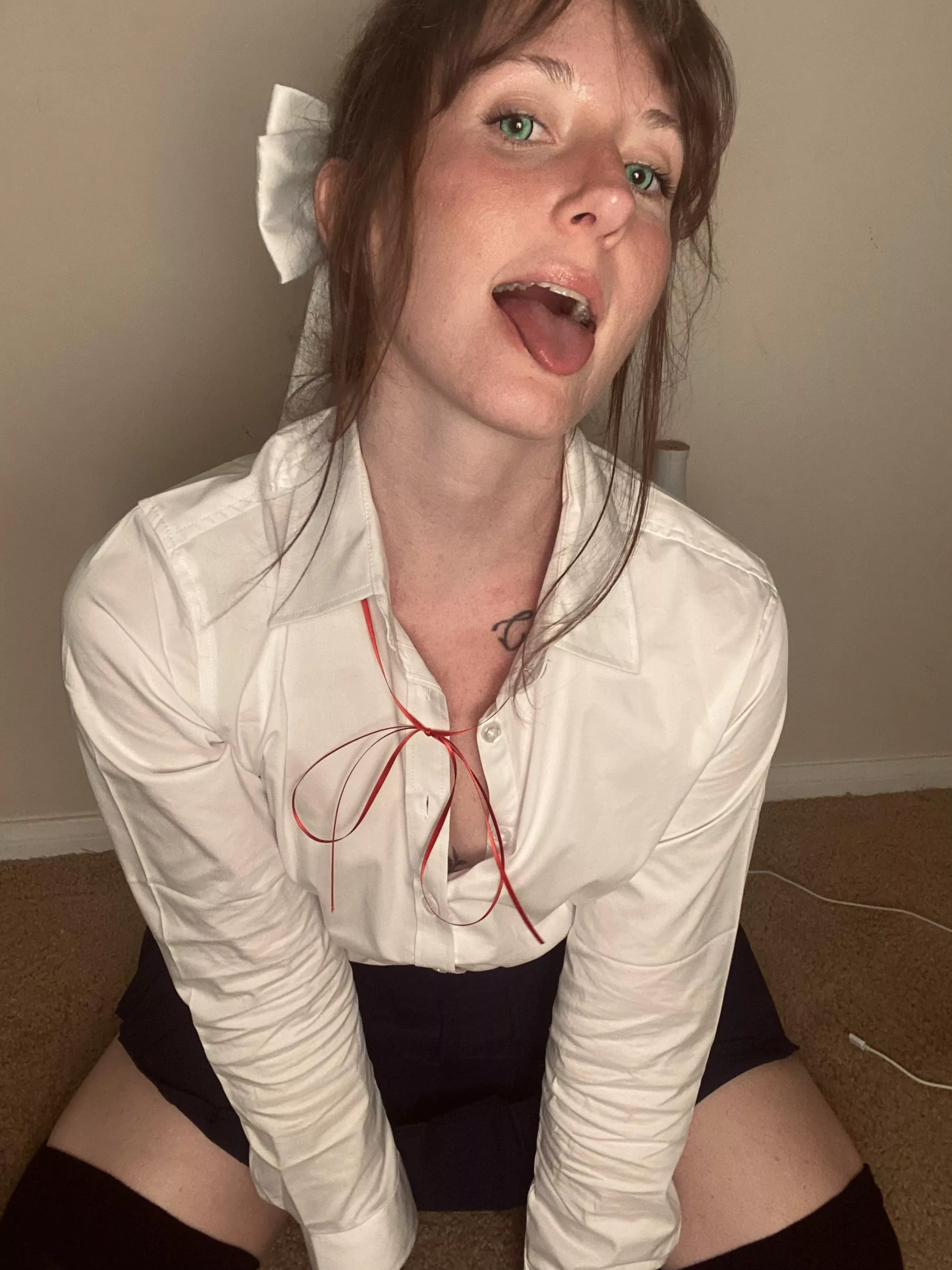 Do you like cosplay girls? Can you guess who I am? xP 