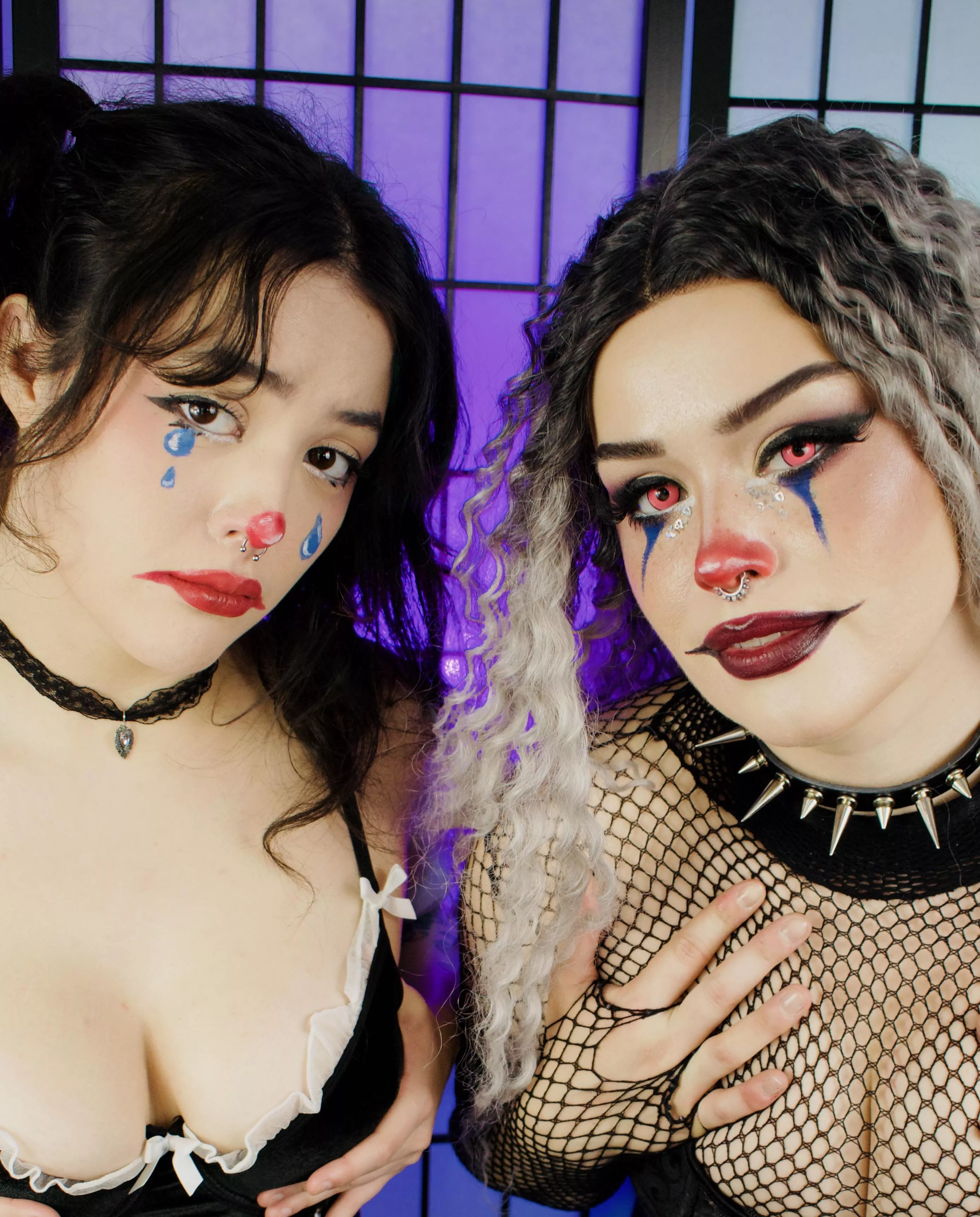 Do you like how our lipsticks look? My roommate @NOMADTVS and I.