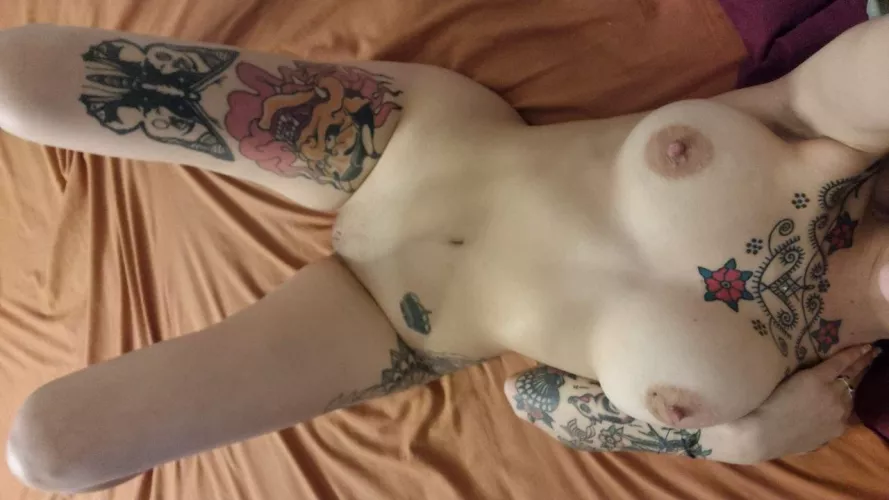 Do you like this nude milf