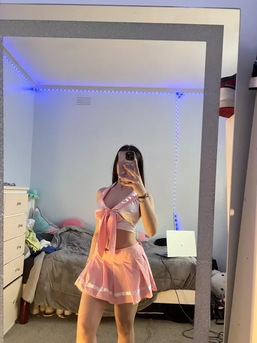 Do you like this young girl in anime outfit ? 