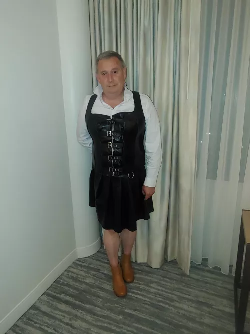 Expose this closet sissy