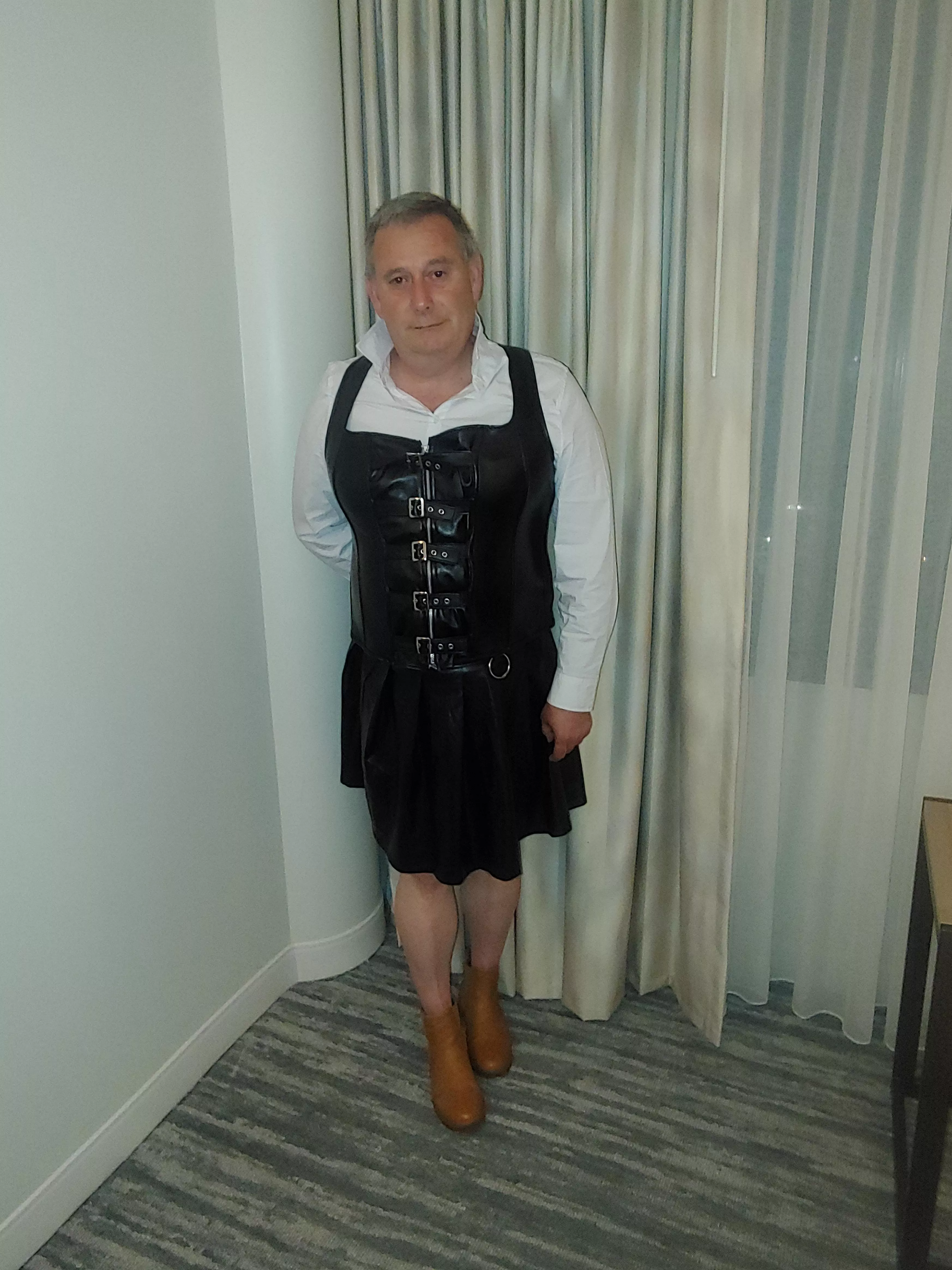 Expose this closet sissy