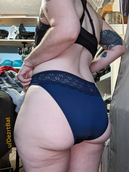 [F] Feeling blue? Cheer up with a pair of panties worn just how you like them! 🥳