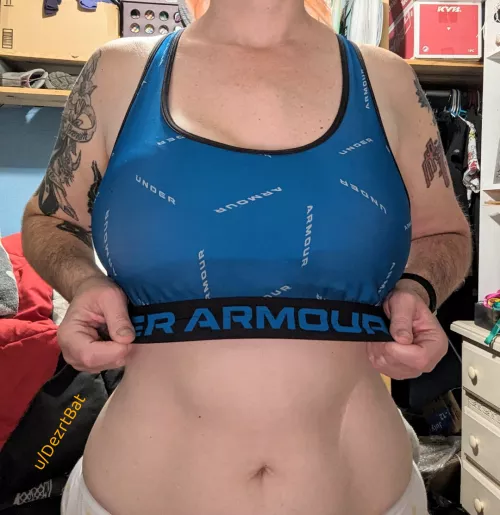 [F] Just worked out in this sweaty Under Armour sports bra! Who likes that pheremone smell? 😏