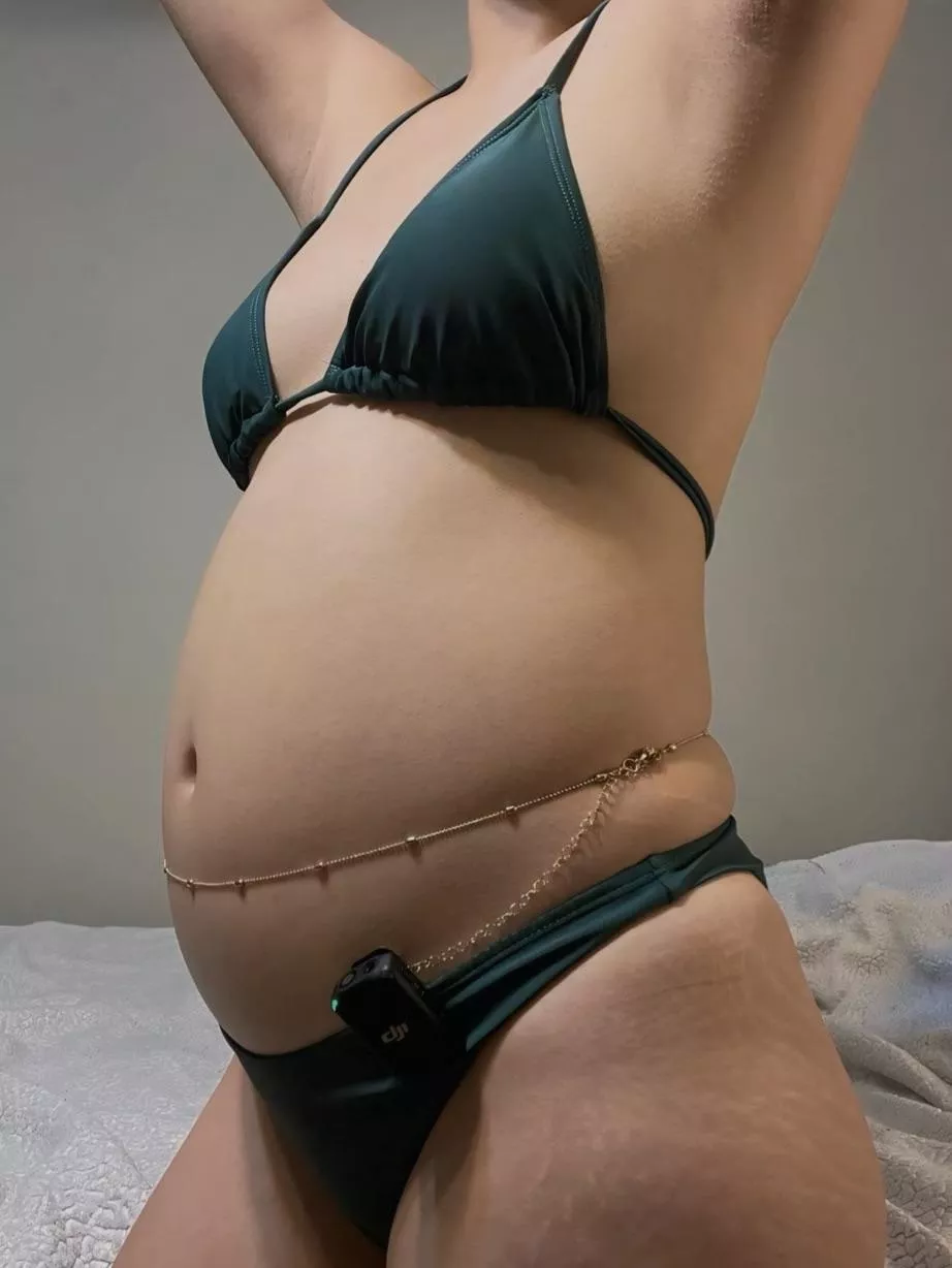 {F} Who wants to be my next tasty treat?