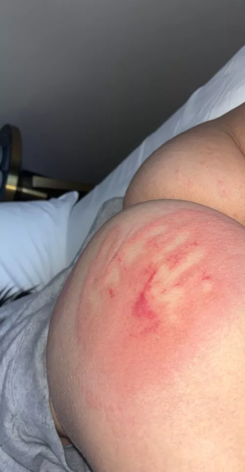 (F4M) who wants to leave the next hand print 🥵 