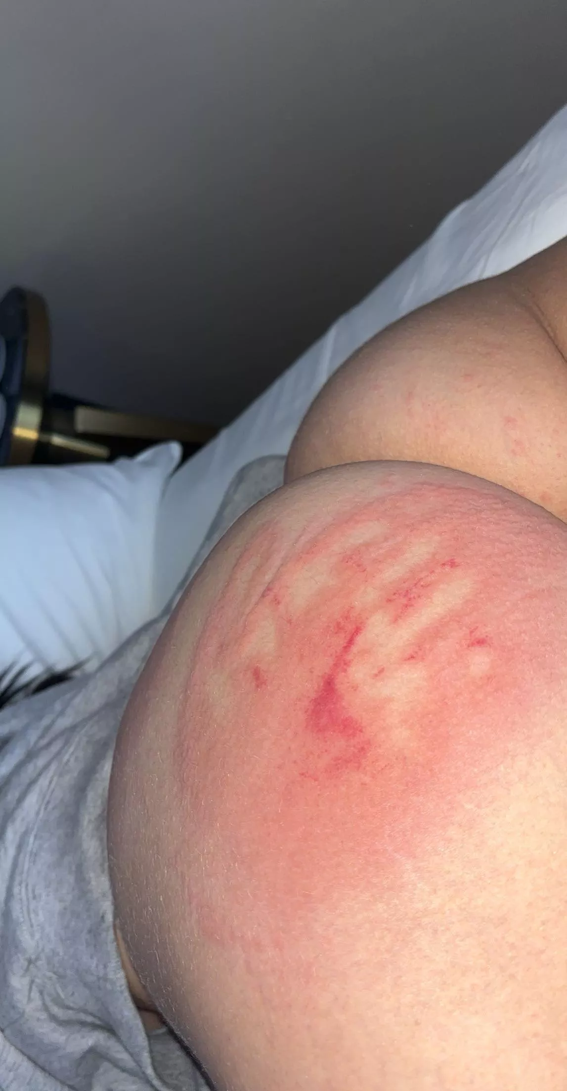 (F4M) who wants to leave the next hand print 🥵 