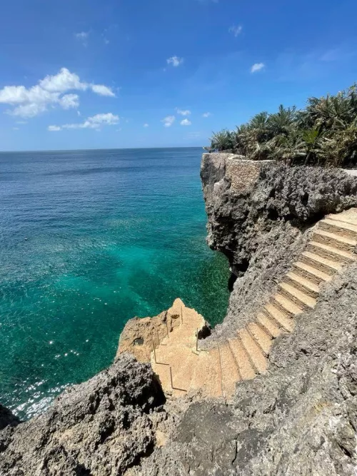Feeling grateful for this stunning scenery in Siquijor Beach, Philippines. 