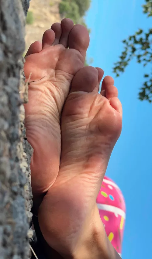 feetI'm excited about my feet and I'm interested in showing them off on the street