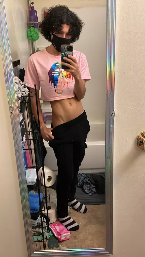 Femboy taking boyfriend applications