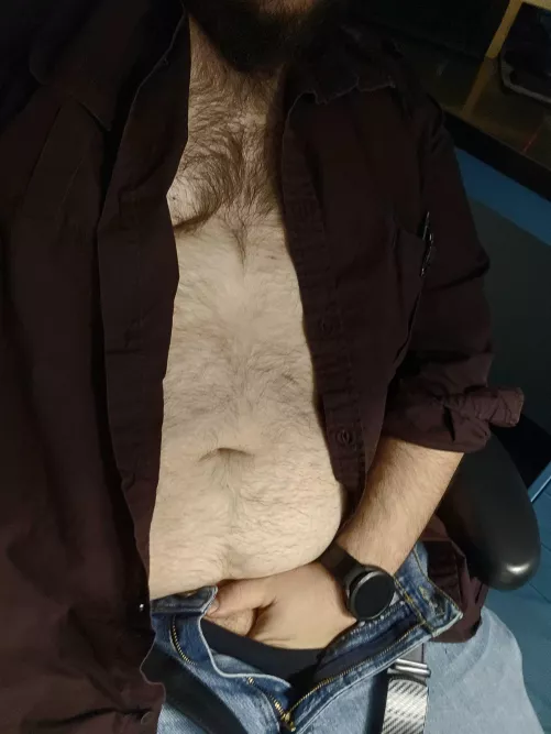 Finally friday. You gonna help me kill these last few hours at work? 😈