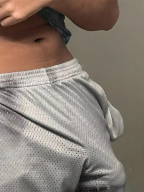 Fit Latino looking to dm a horny woman