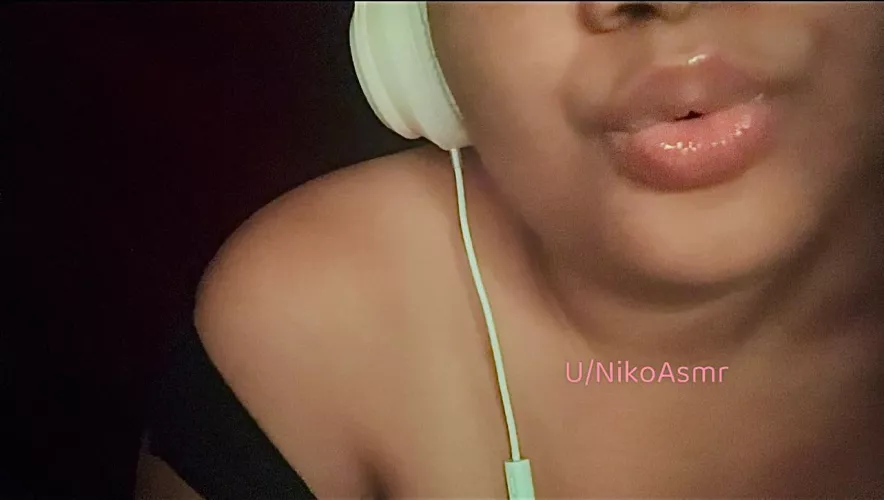 Glossy lips make you drip💋