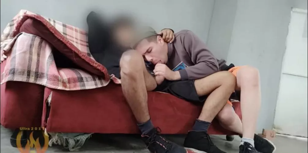 guys is it normal to find manspreading attractive😭