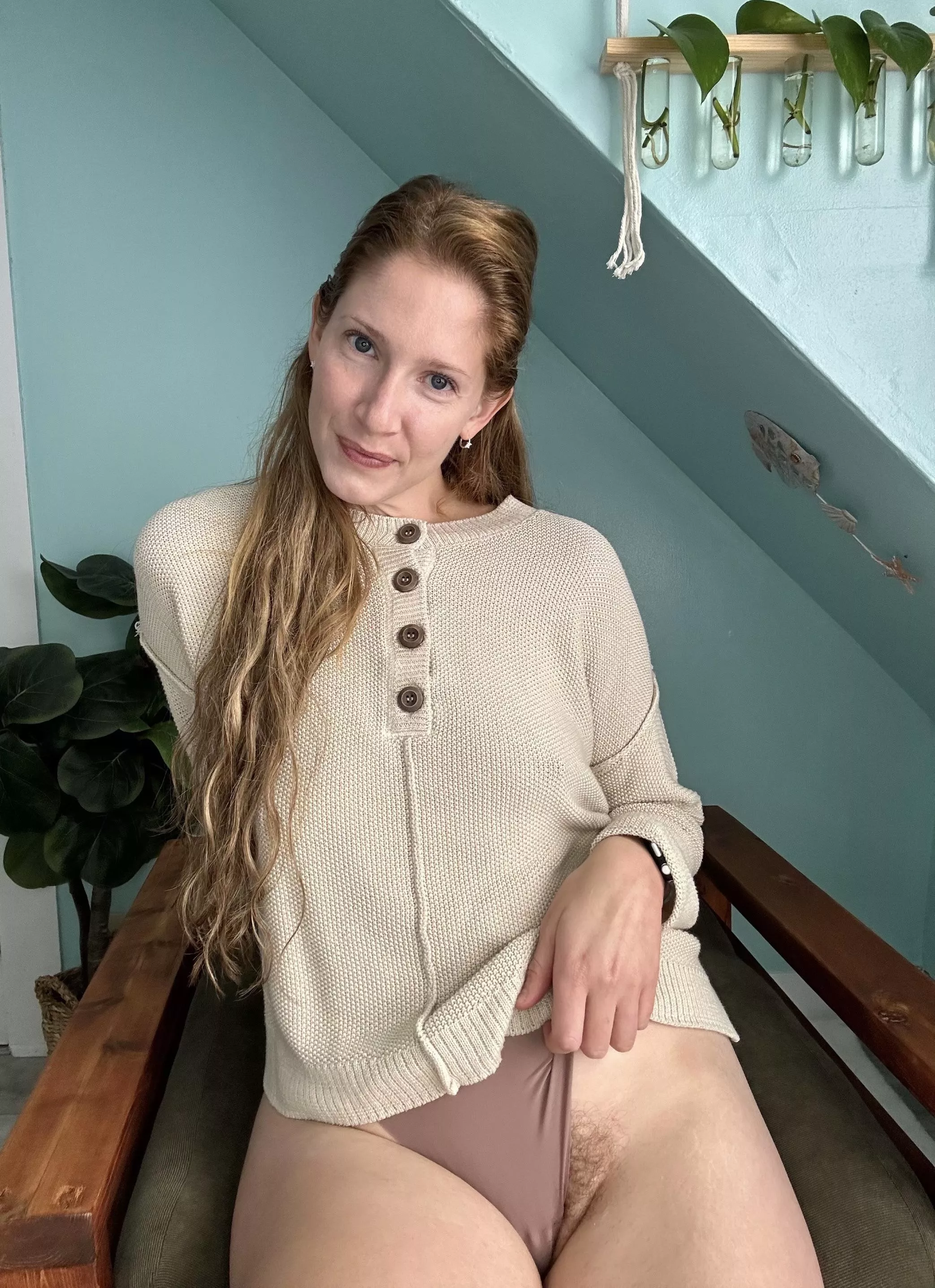 Hairy MILFs are the best 