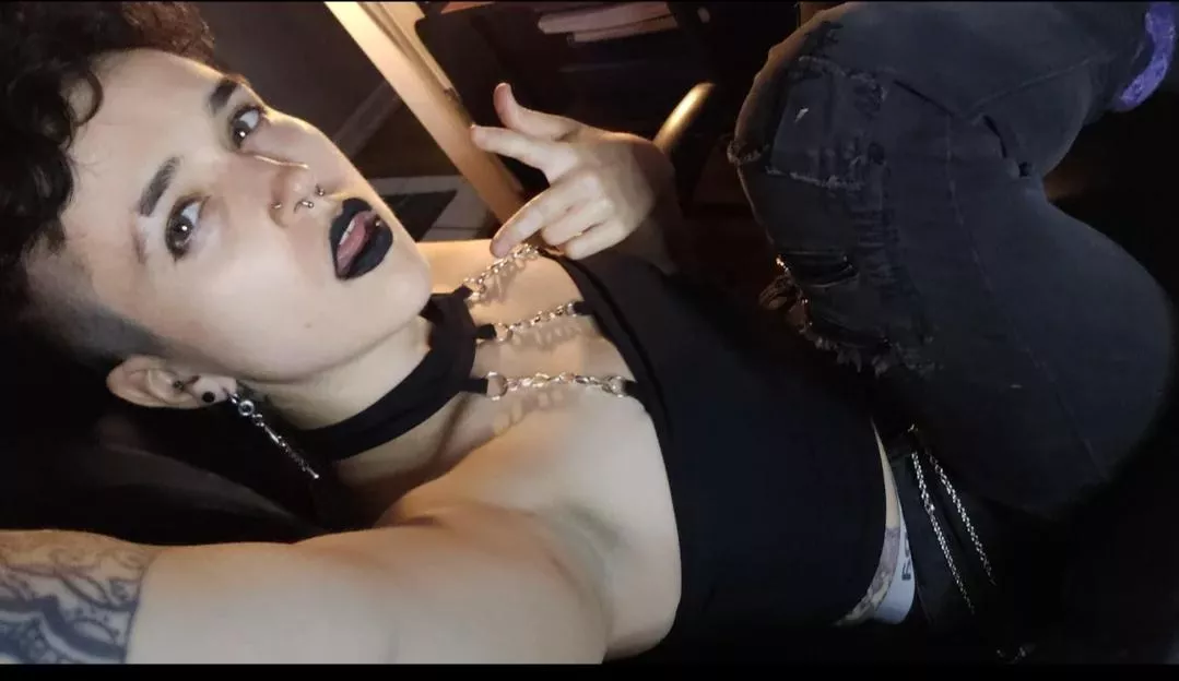 Happy gothtober 🦇🖤