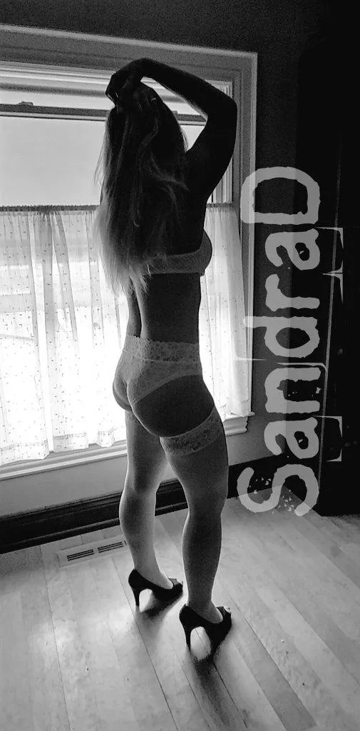 Happy hump day 🍑🖤