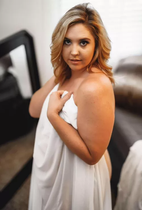 Hotwife loves to show off