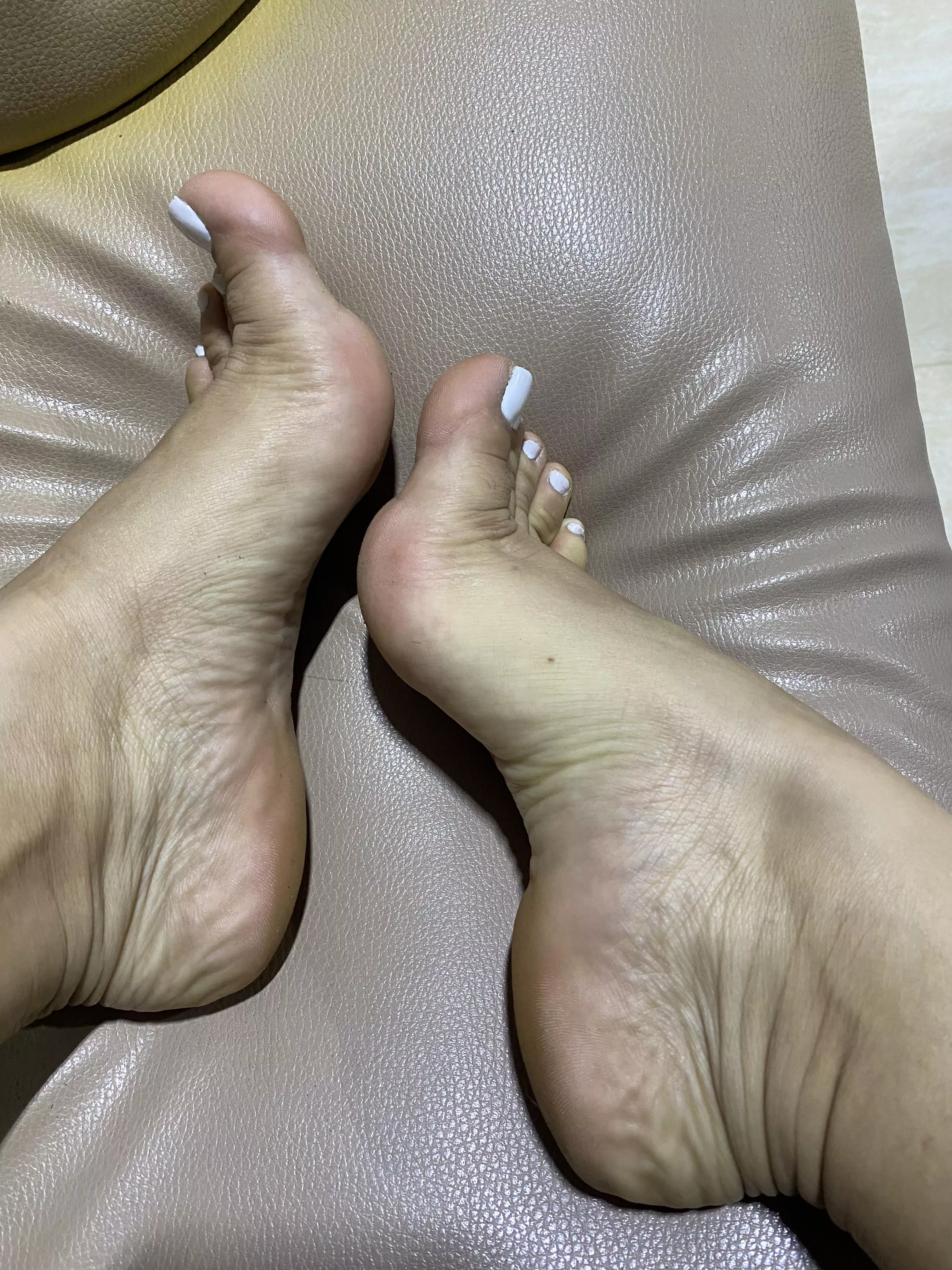 How about my new pedicure color? White will always be a good choice, don't you think?