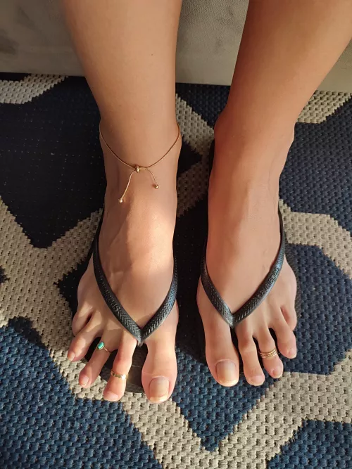 How do you like my fancy feet? 🔥😏
