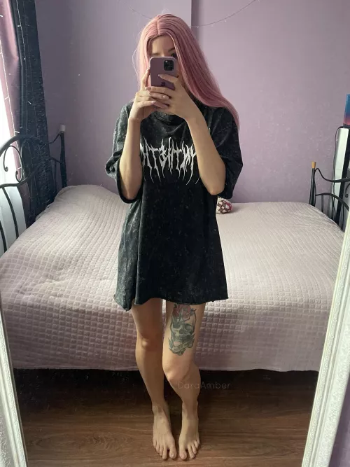 Huge tshirts are perfect to wear at home 🥰