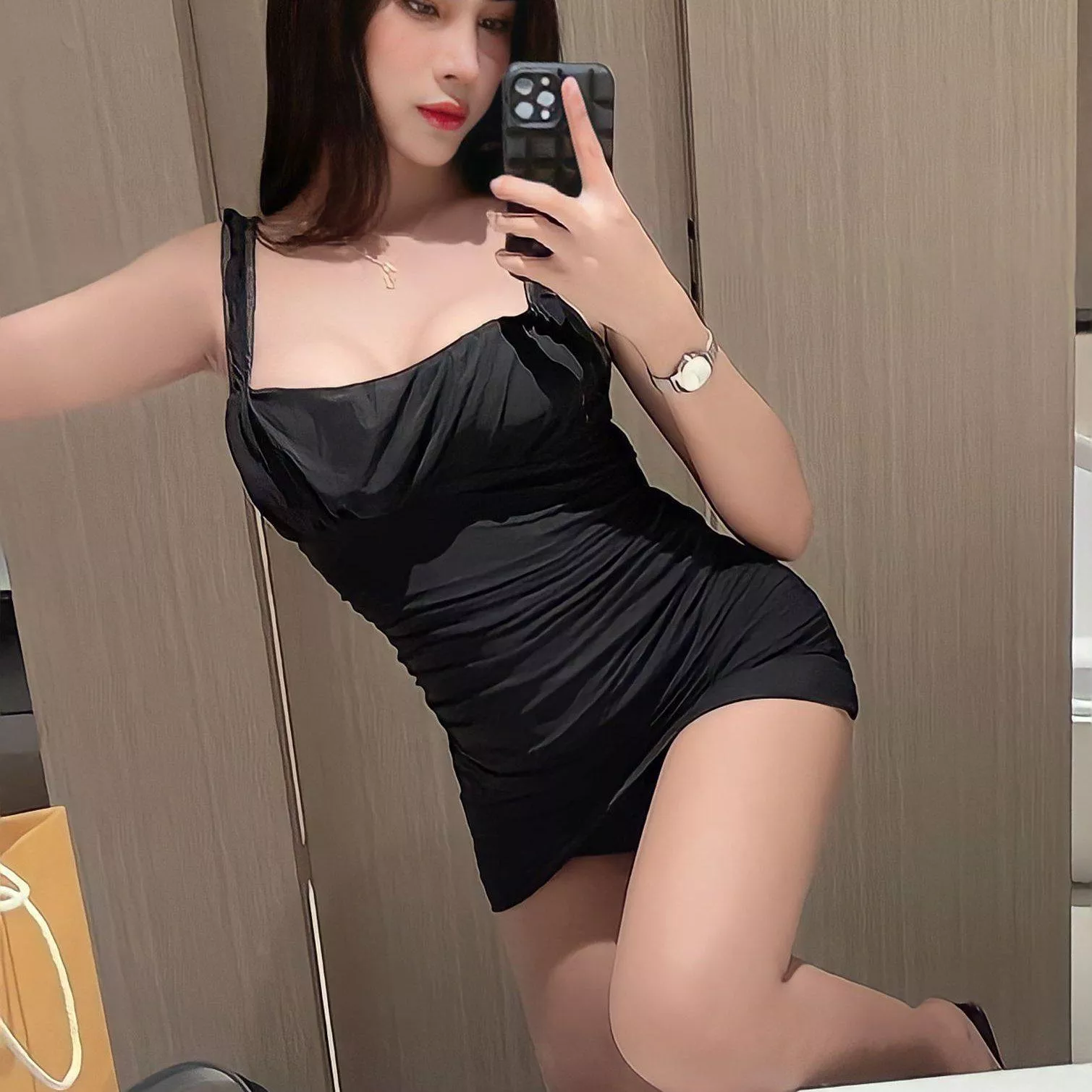 I bet you can't take your eyes off that gorgeous girlcock🤤