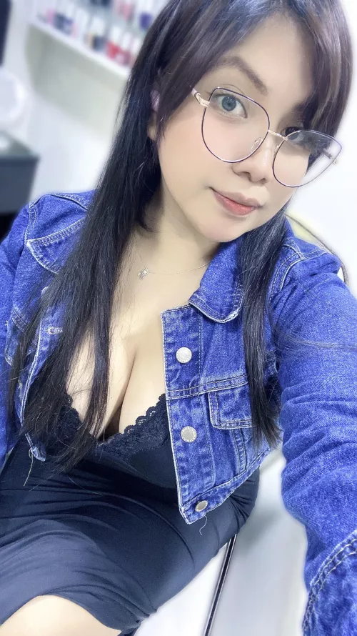 I dare you to only focus on my face