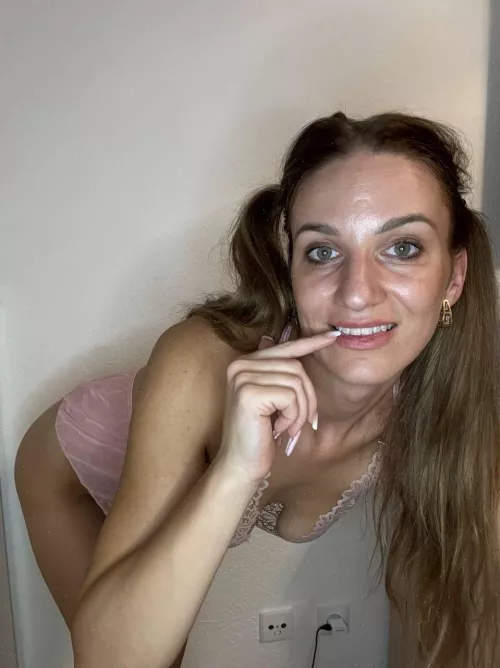 i feel sorry to my neighbors that heard me last night… 🩷