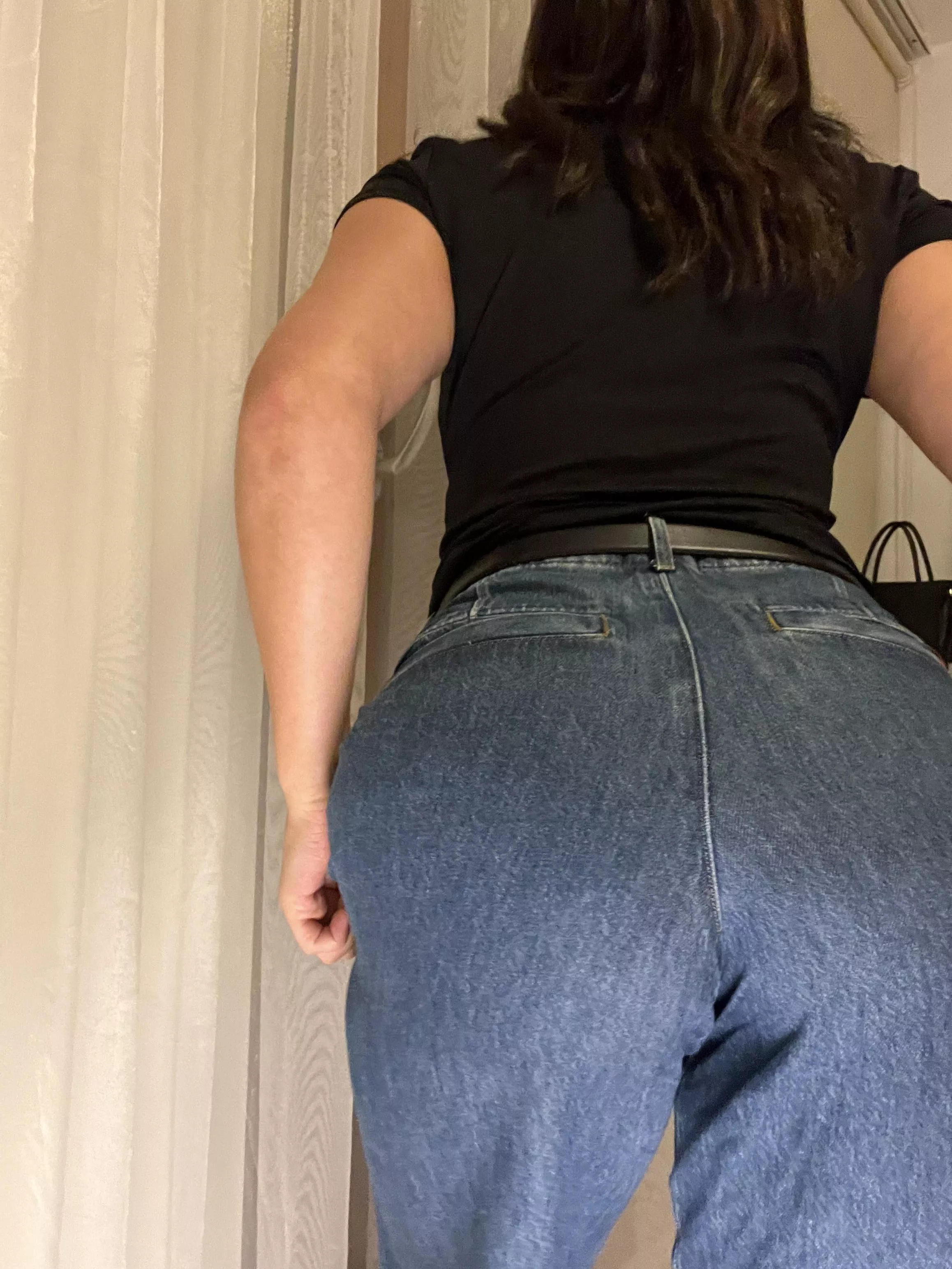 I find it so horny when your wife is asleep and we send each other nudes