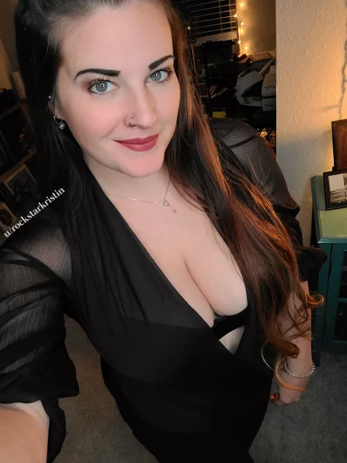 I have a ton going on with the page this weekend between live stream games, Super Bowl pool, and some fun new campaigns that just dropped for Valentine's day. 💝 So, I've got 50 free subs up for the day over there. Link in comments